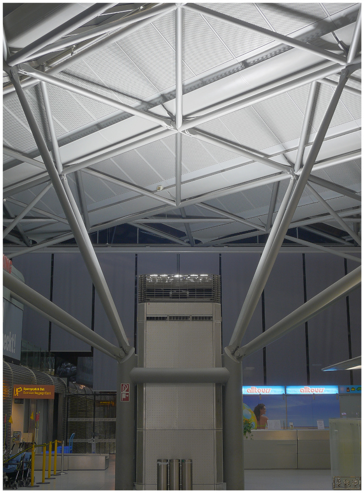 Terminal 2 Licht-Turm